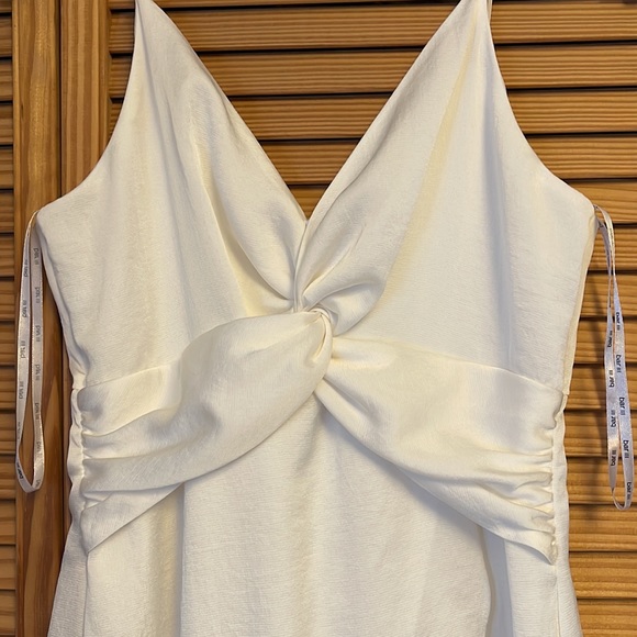 White dress - Picture 2 of 4